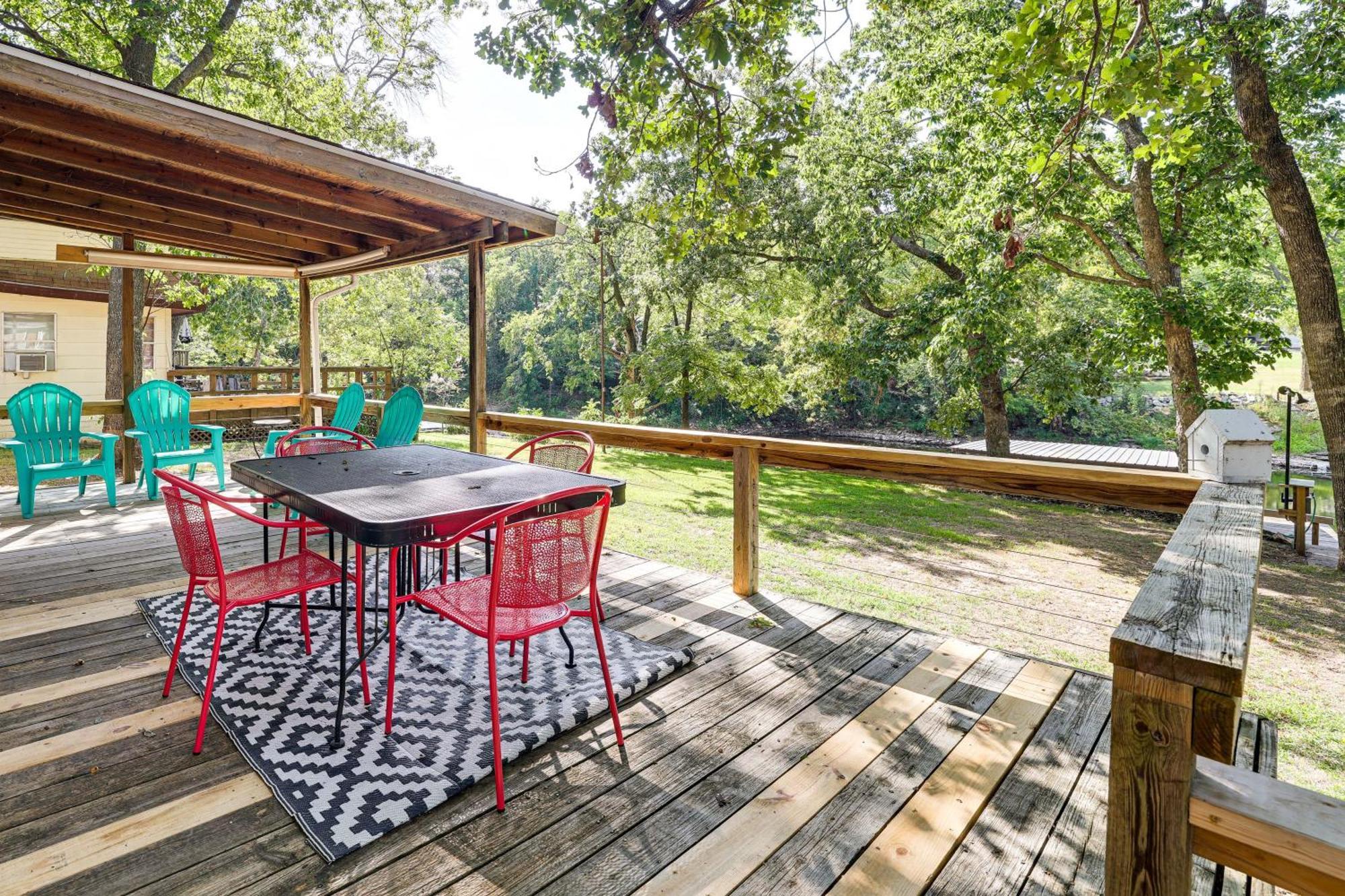 Grove Lakefront Cabin With Water And Dock Access! Exteriör bild