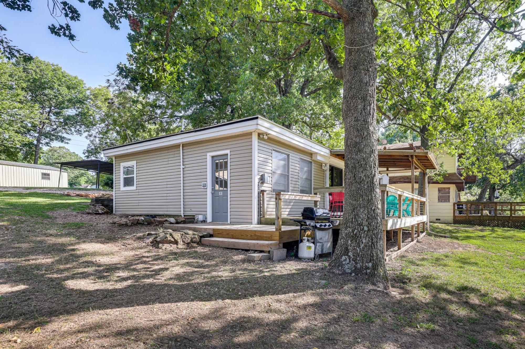 Grove Lakefront Cabin With Water And Dock Access! Exteriör bild