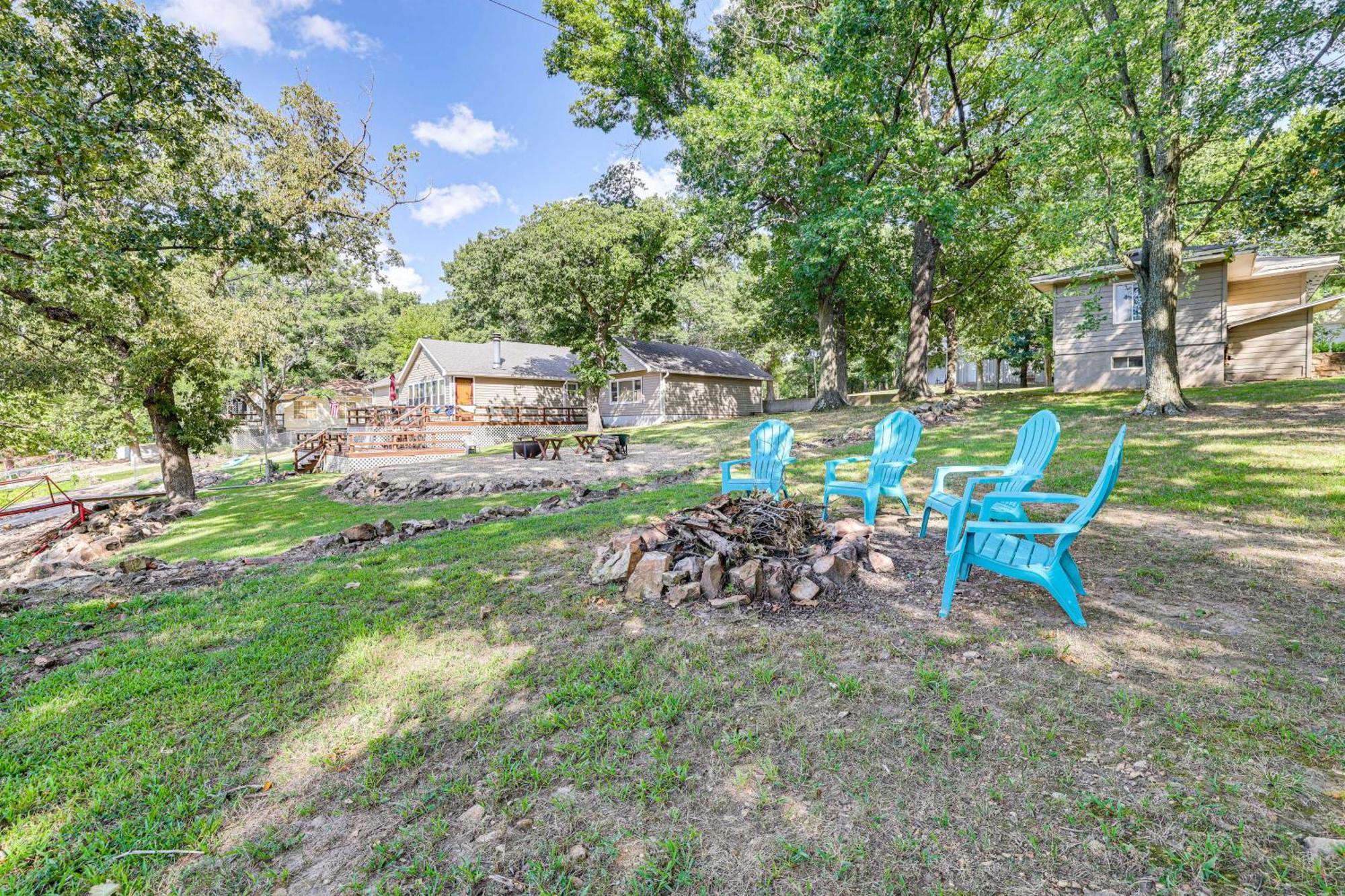 Grove Lakefront Cabin With Water And Dock Access! Exteriör bild